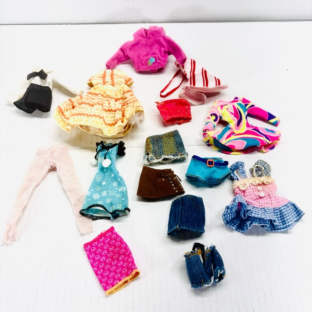 Large Mixed Vintage LOT of 90’s Barbie Dolls, Case, Clothes & Shoes 208 Pcs - Picture 9 of 16